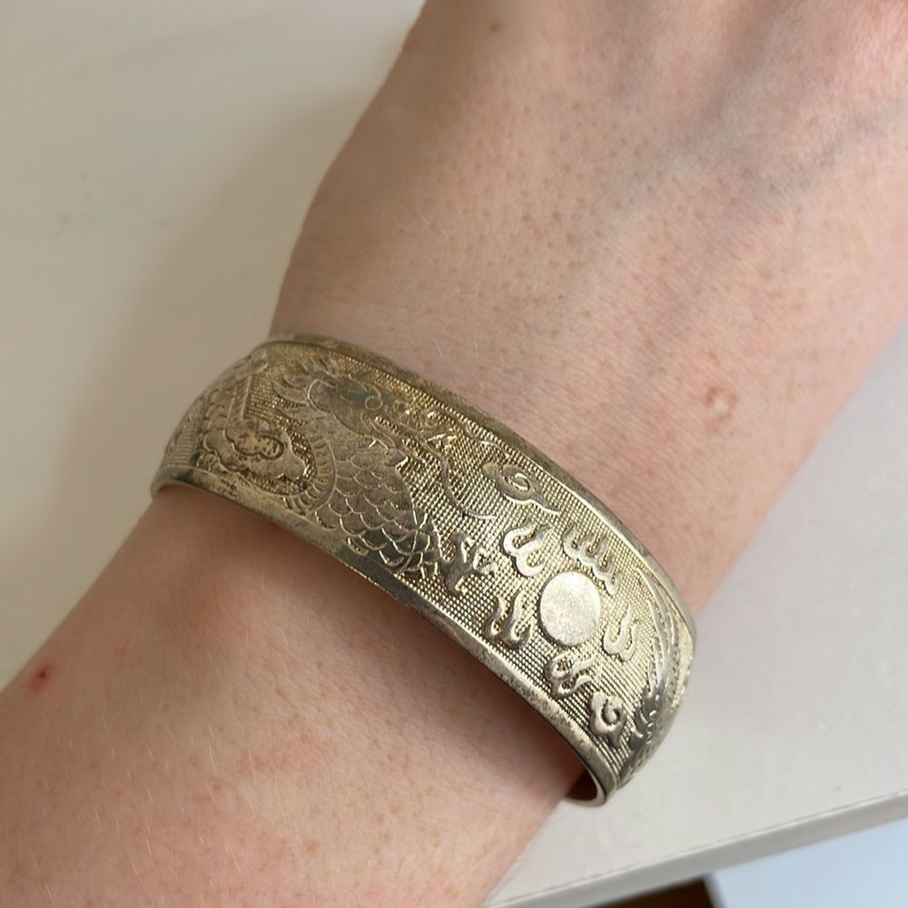 Cuff, bought in China, Chinese imagery, dragons, fire - Picture 4 of 11